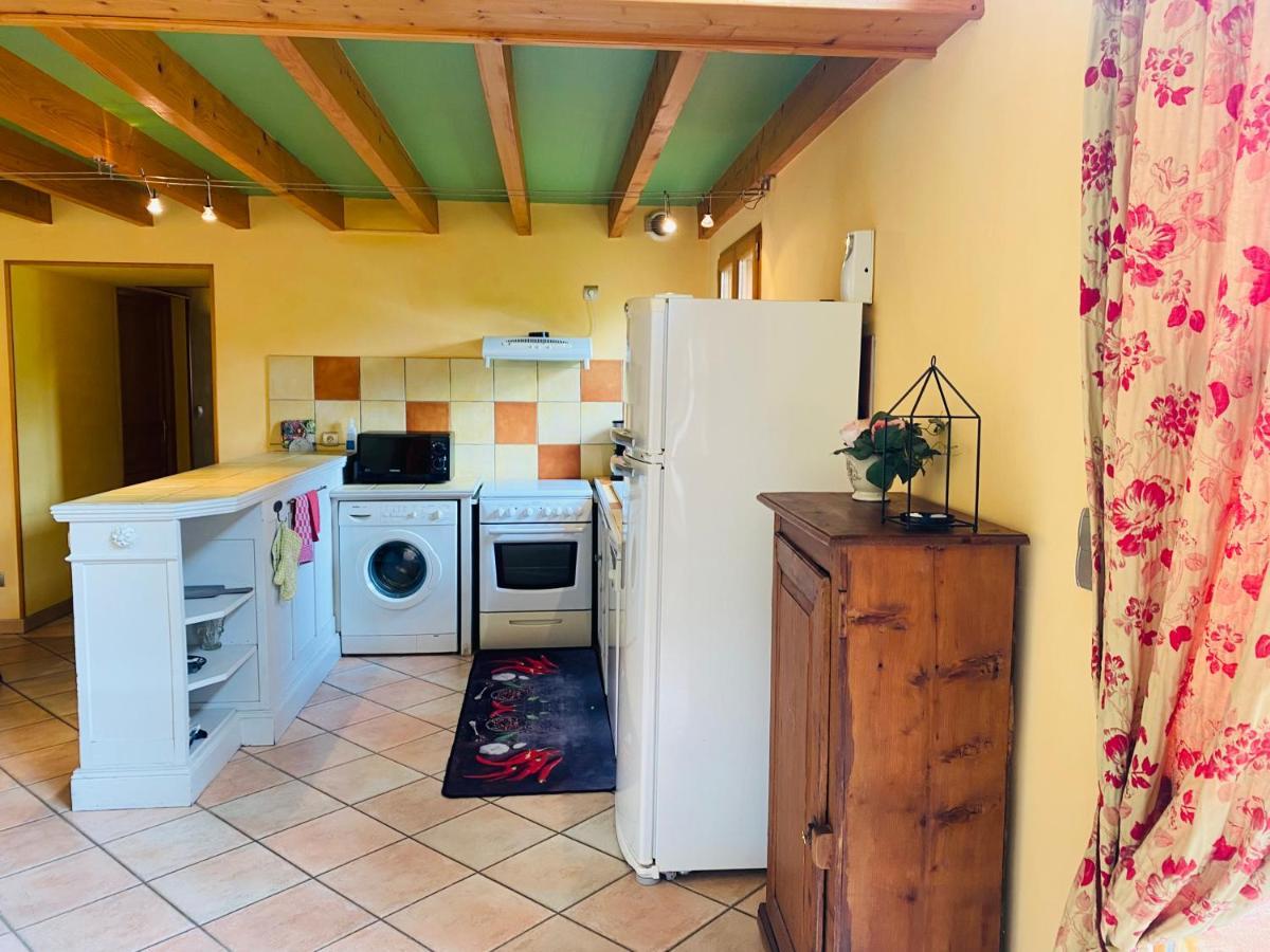 Gite Elevage De La Terrasserie Escoutoux Екстериор снимка